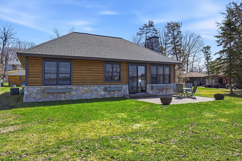7530 N Shore Cir N, Forest Lake, MN 55025