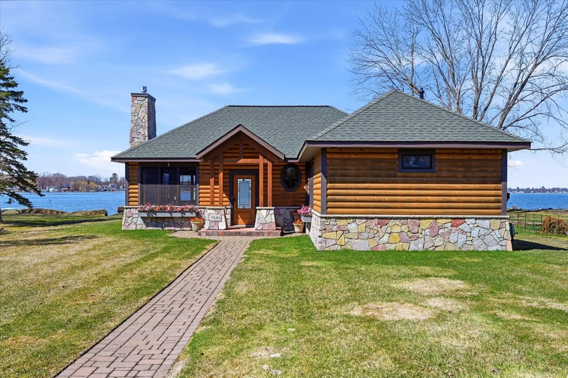 7530 N Shore Cir N, Forest Lake, MN 55025
