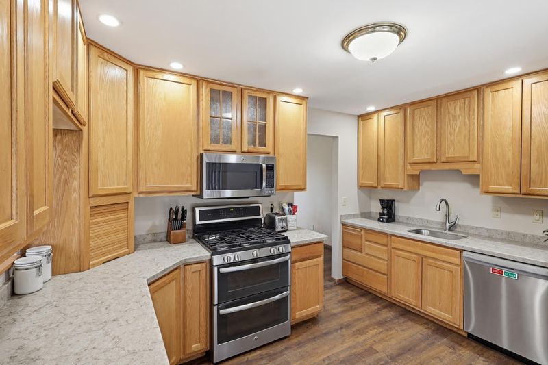 7351 Walnut Ct, Eden Prairie, MN 55346