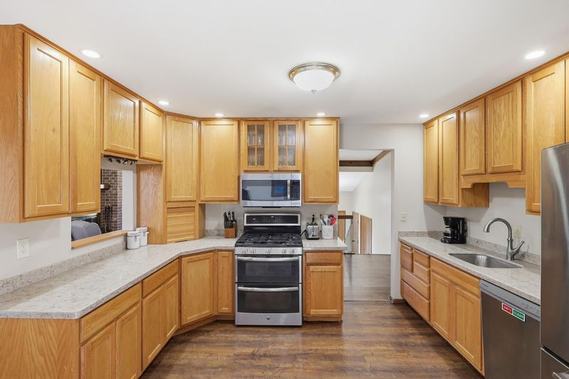 7351 Walnut Ct, Eden Prairie, MN 55346