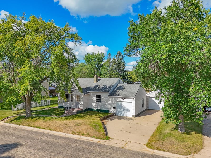 525 3rd St Se, Perham, MN 56573