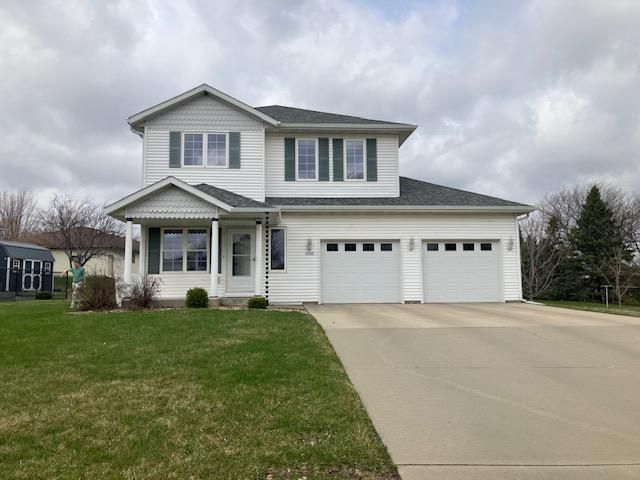 1305 5th St NE, Waseca, MN 56093