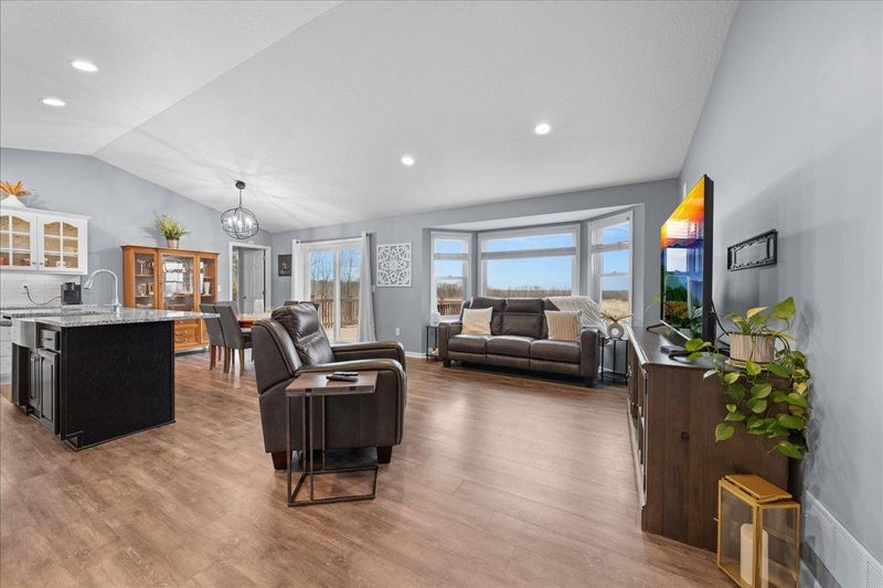 38616 Pine Ave, Center City, MN 55012