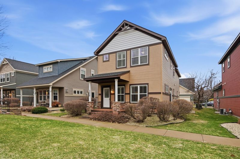 3024 Cottage Ln N, Maplewood, MN 55109