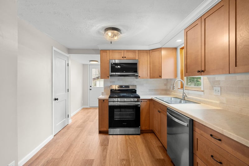 222 S East Ave, Dresser, WI 54009
