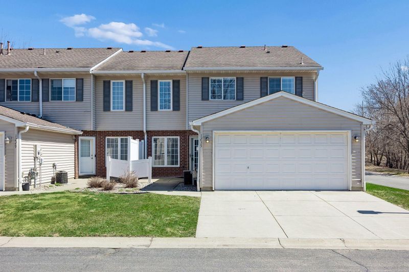 1235 Primrose Ln, Waconia, MN 55387