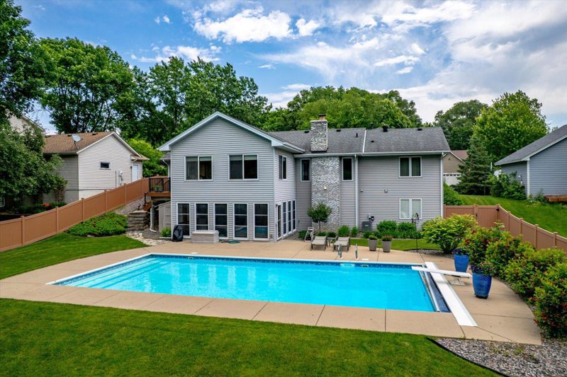 4564 Cliff Ridge Ct, Eagan, MN 55123
