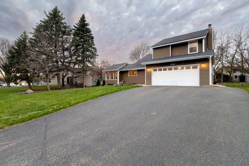 1308 Rushmore Dr, Burnsville, MN 55306