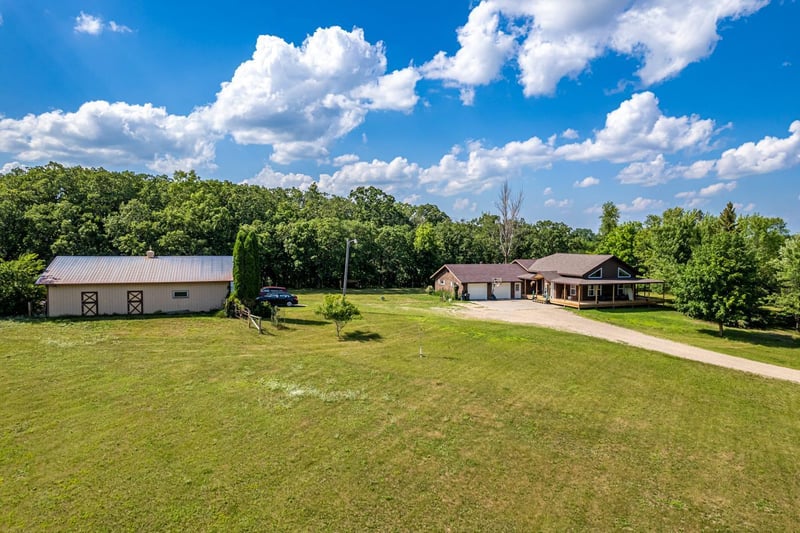13520 W Lake Sallie Dr, Detroit Lakes, MN 56501