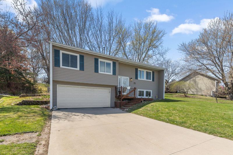 112108 Haering Cir, Chaska, MN 55318