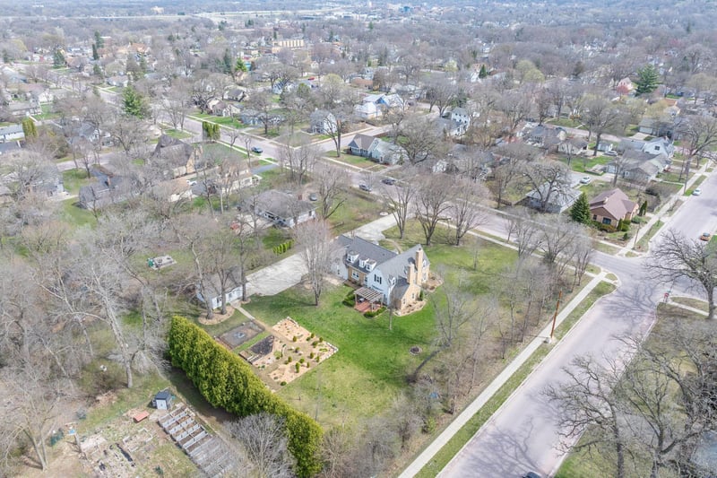 1128 Carney Ave, Mankato, MN 56001