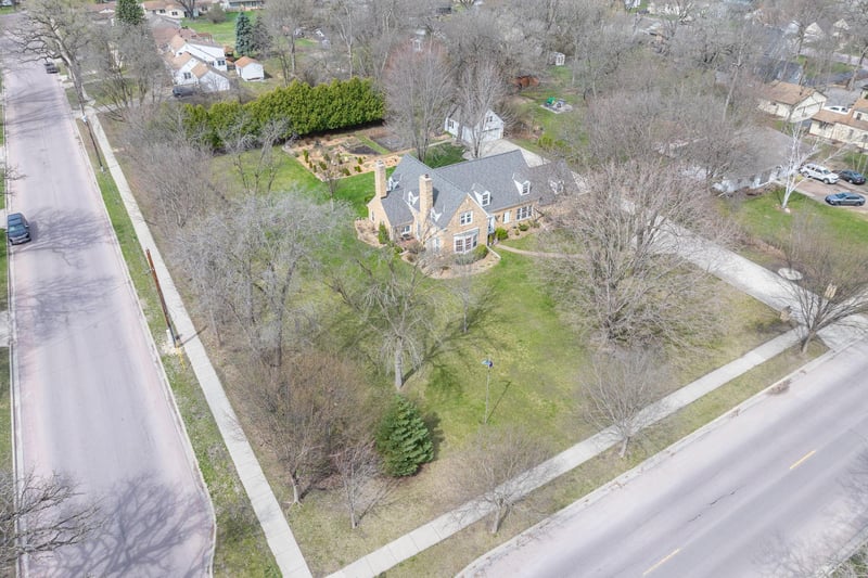 1128 Carney Ave, Mankato, MN 56001