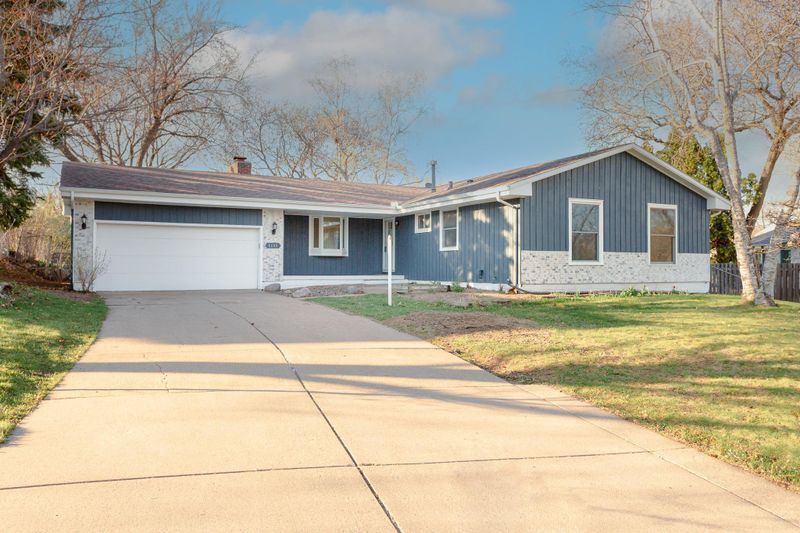 4608 W 99th St, Bloomington, MN 55437