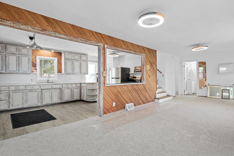 8065 Riverview Ter NE, Fridley, MN 55432