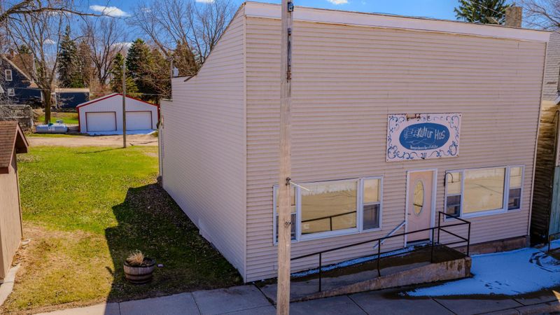 211 Front St NW, Sunburg, MN 56289