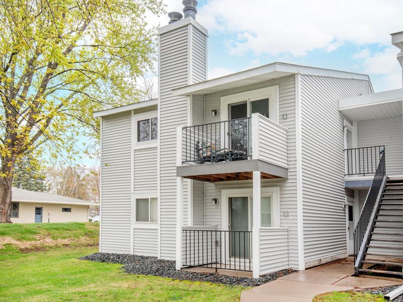 1736 Pleasant St #A, Saint Paul, MN 55113