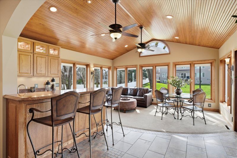 17811 Hollybrook Trl, Lakeville, MN 55044