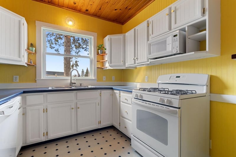30675 Olinda Trl, Lindstrom, MN 55045