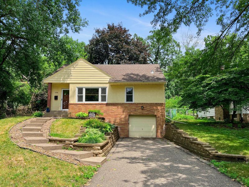 568 Frontenac Pl, Saint Paul, MN 55104