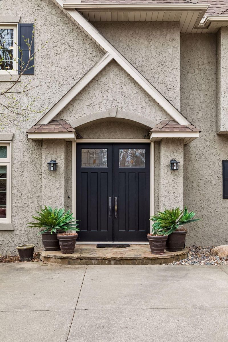 3701 Blackhawk Rd, Eagan, MN 55122