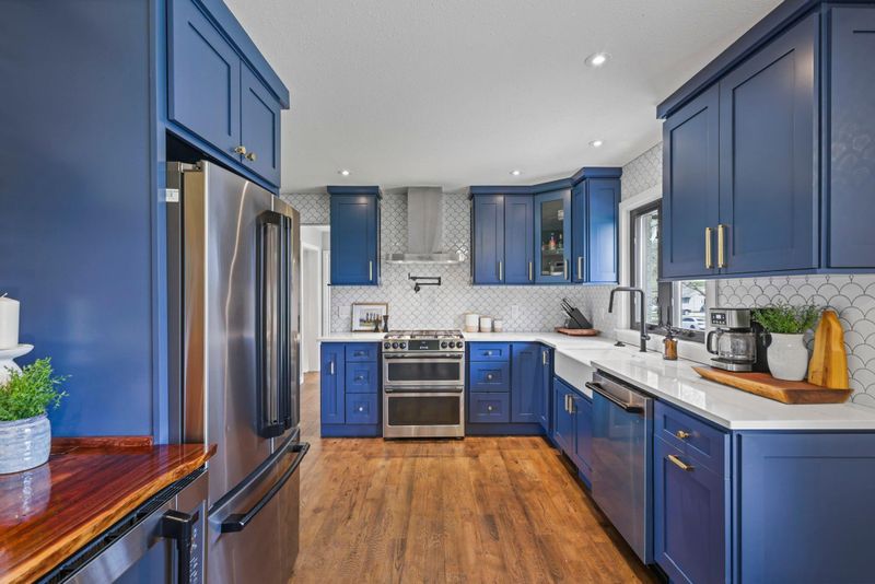 2445 Holton St, Roseville, MN 55113