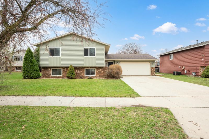 910 25th St SE, Rochester, MN 55904