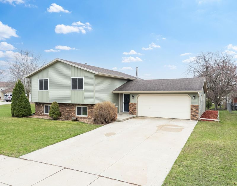 910 25th St SE, Rochester, MN 55904