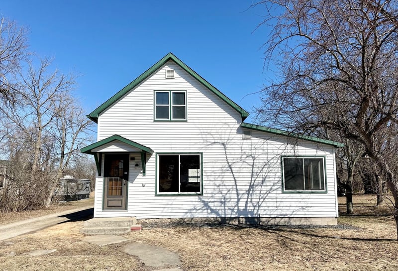 406 1st St NE, Deer River, MN 56636