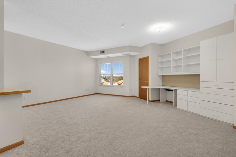 4824 E 53rd St #410, Minneapolis, MN 55417