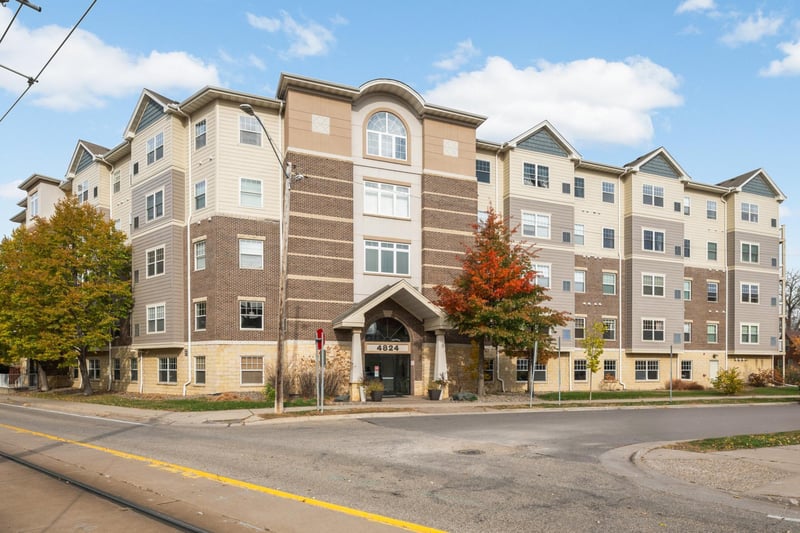 4824 E 53rd St #410, Minneapolis, MN 55417