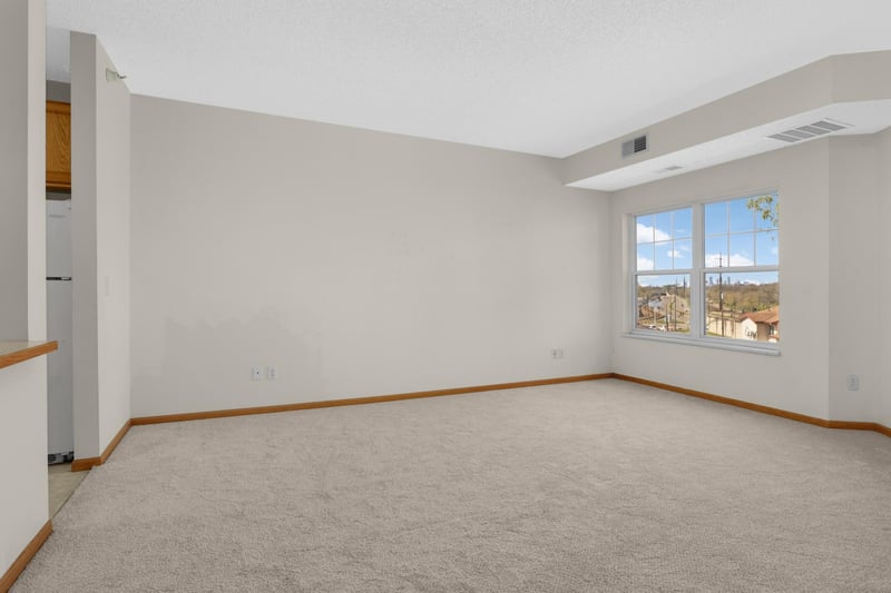 4824 E 53rd St #410, Minneapolis, MN 55417