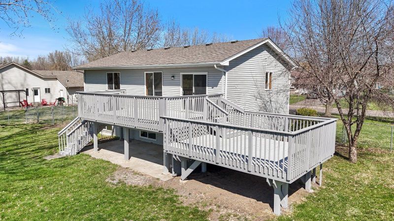 29640 Broadway St, Lindstrom, MN 55045