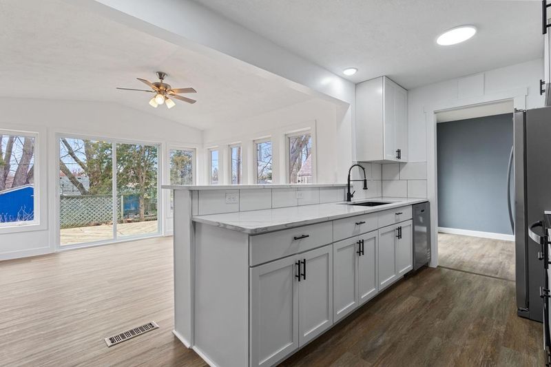 2352 Shoshone Rd, North Saint Paul, MN 55109