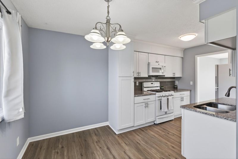 7503 Whitney Dr, Apple Valley, MN 55124