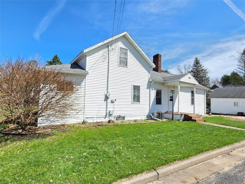 619 W Perkins St, Augusta, WI 54722