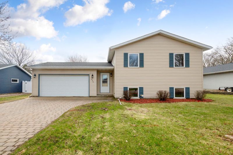 404 Pilgrim St, Saint Clair, MN 56080