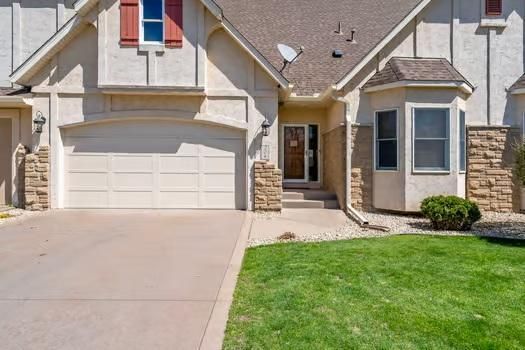 206 Stonebridge Ln, Saint Paul, MN 55118