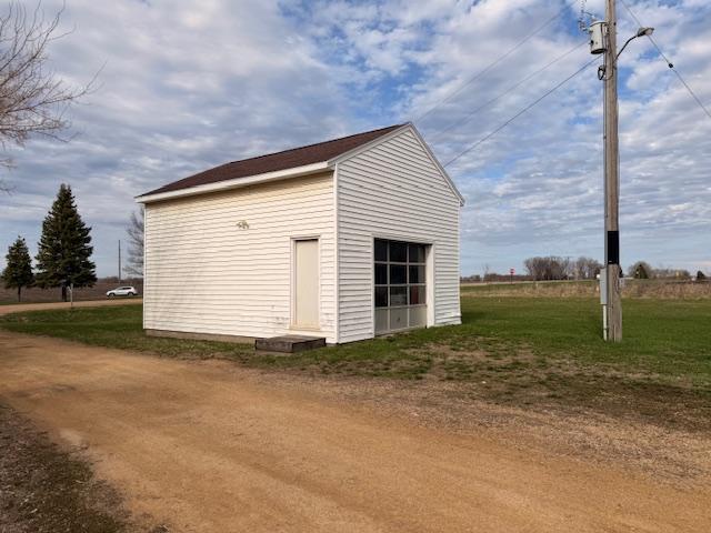 58569 Kirkwood Rd, Mankato, MN 56001