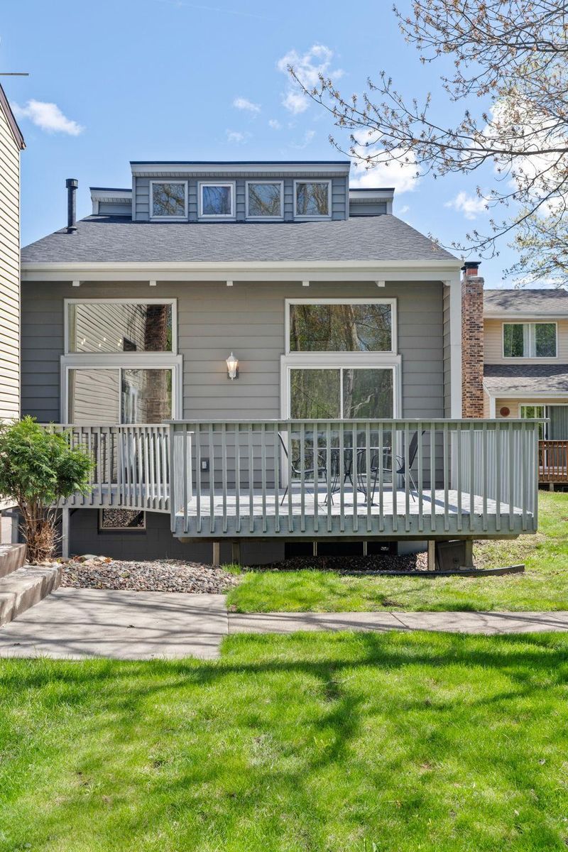 3475 Pilgrim Ln N, Plymouth, MN 55441