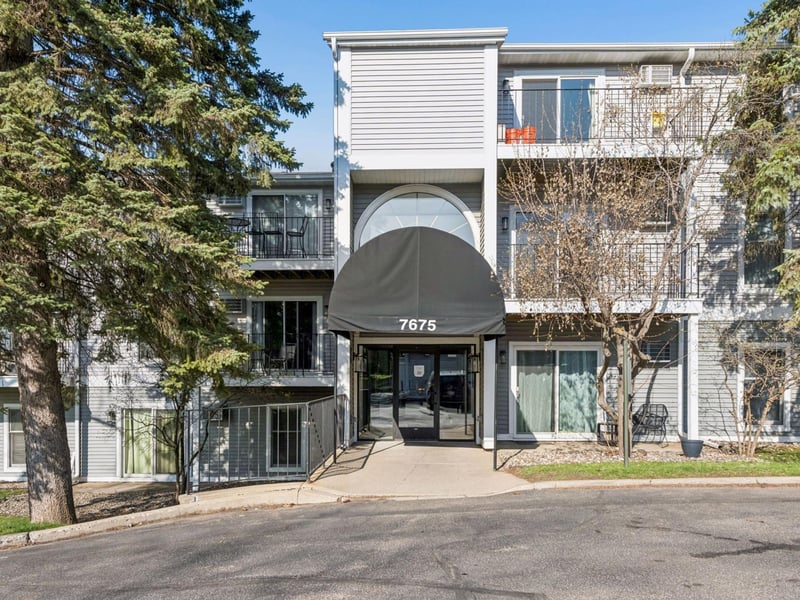 7675 142nd St W #109, Apple Valley, MN 55124