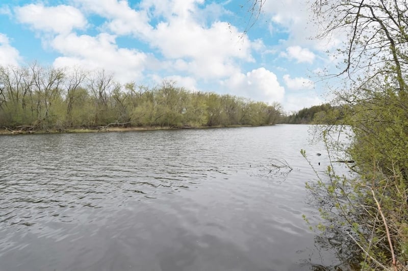 359 Riverside Cir, Anoka, MN 55303