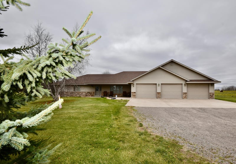 12221 85th Ave, Milaca, MN 56353