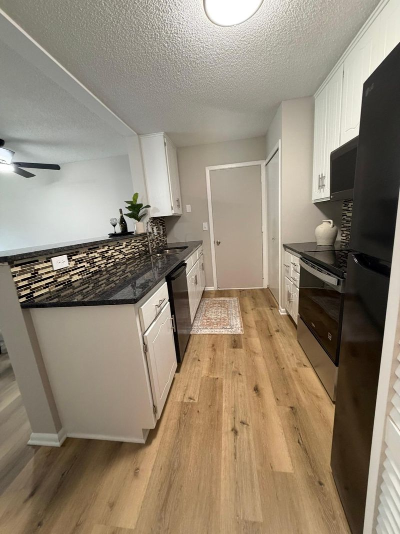 8502 S Maplebrook Cir, Brooklyn Park, MN 55445