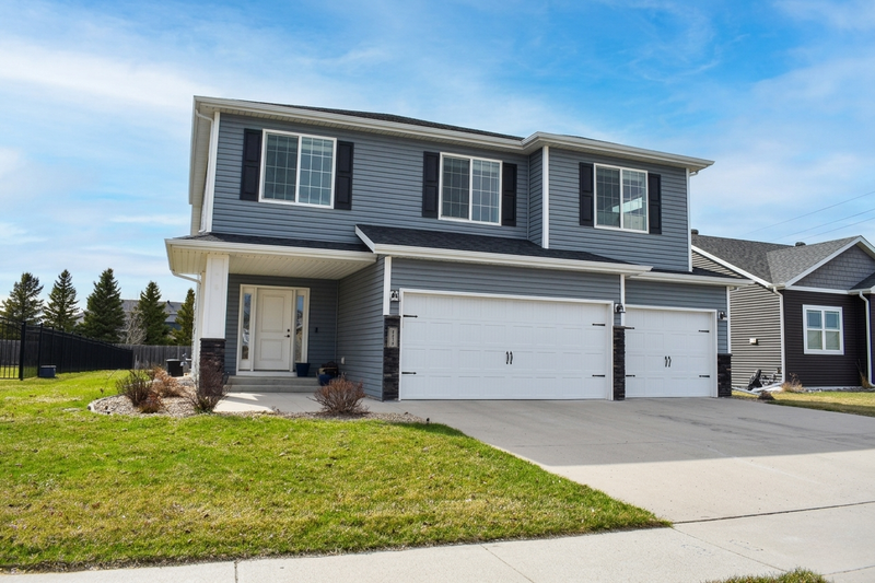 2115 41st St S, Moorhead, MN 56560