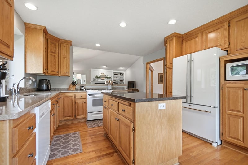 2579 Parkview Ct, White Bear Lake, MN 55110