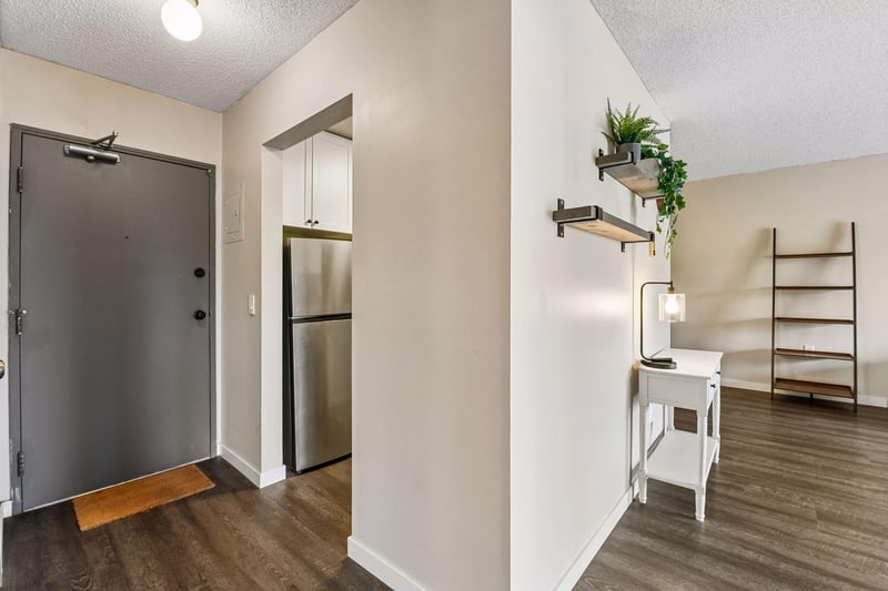 4351 Parklawn Ave #205E, Edina, MN 55435