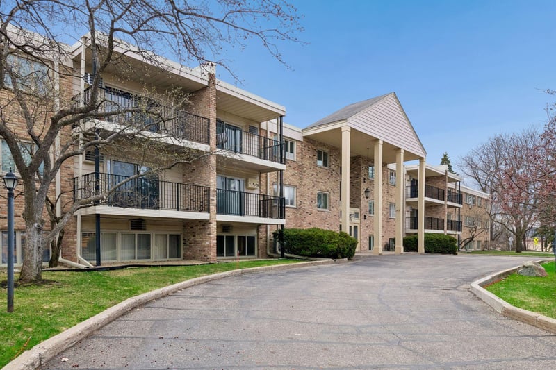 4351 Parklawn Ave #205E, Edina, MN 55435