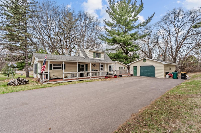 815 333rd Ave NE, Cambridge, MN 55008