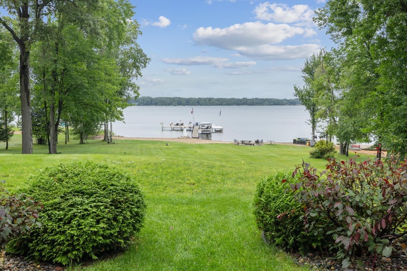 10067 N Long Lake Rd, Brainerd, MN 56401