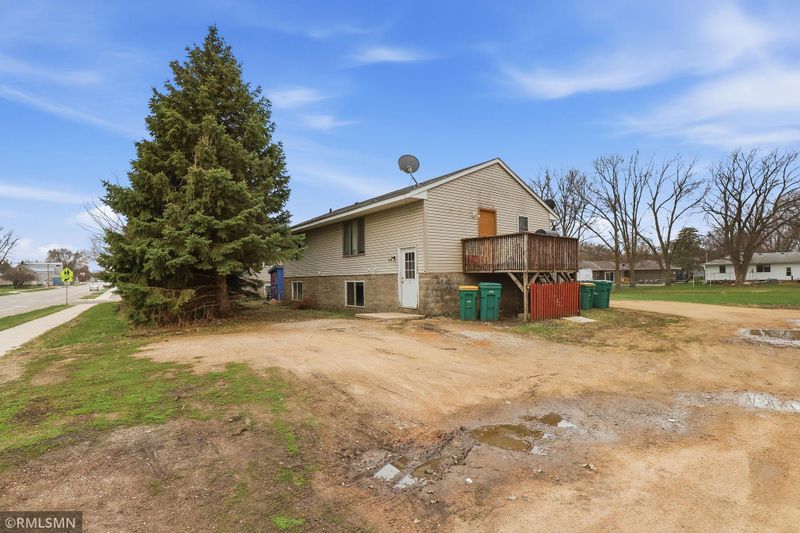 100 4th St NW, Montgomery, MN 56069